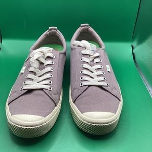Cariuma Unisex low sneakers lace up Canvas Grey Men’s size 11; Women’s 12.5